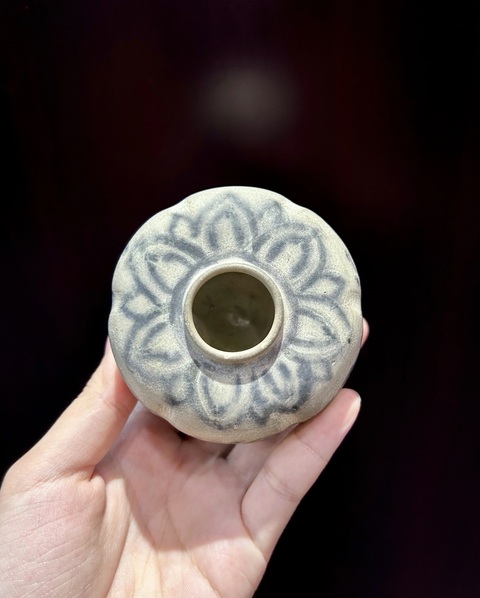古玩陶瓷明代·青花花卉紋瓜棱水盂 真品鑒賞圖