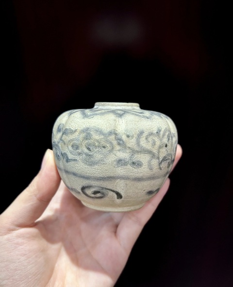 古玩陶瓷明代·青花花卉紋瓜棱水盂 真品鑒賞圖