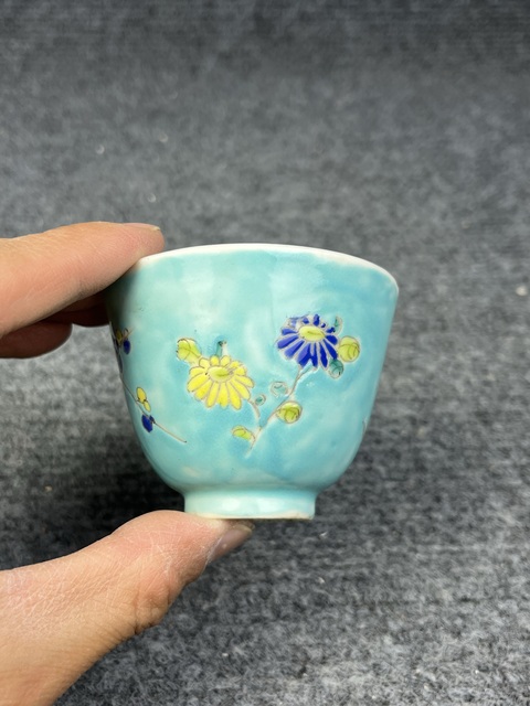 古玩陶瓷綠地粉彩花卉紋仰鐘杯真品鑒賞圖