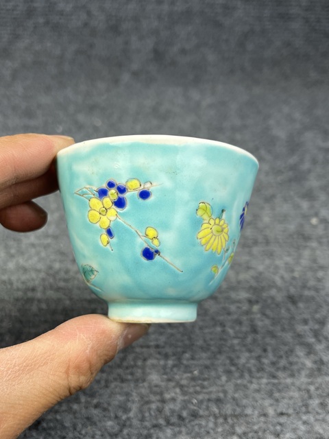 古玩陶瓷綠地粉彩花卉紋仰鐘杯真品鑒賞圖
