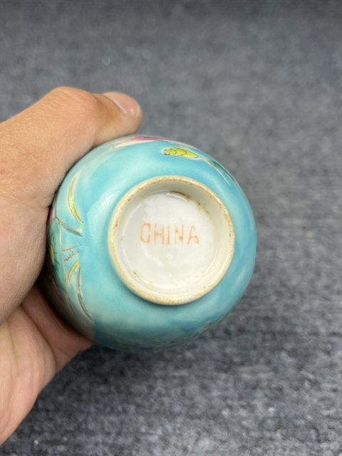 古玩陶瓷綠地粉彩花卉紋仰鐘杯真品鑒賞圖