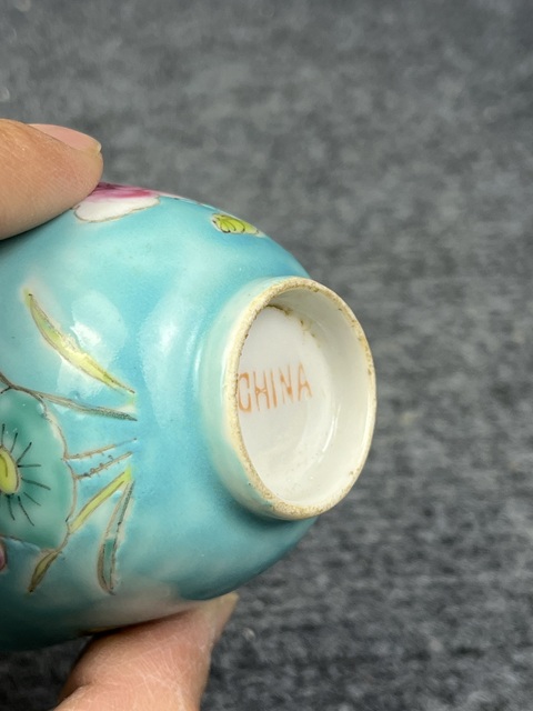 古玩陶瓷綠地粉彩花卉紋仰鐘杯真品鑒賞圖