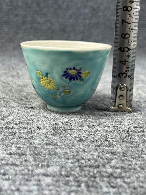 古玩陶瓷綠地粉彩花卉紋仰鐘杯真品鑒賞圖