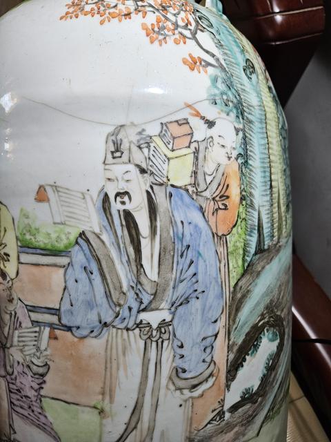 古玩陶瓷淺絳人物雙耳瓶真品鑒賞圖
