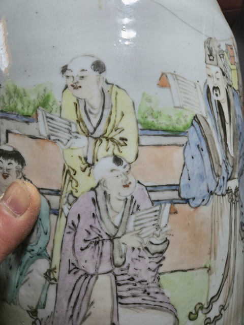 古玩陶瓷淺絳人物雙耳瓶真品鑒賞圖