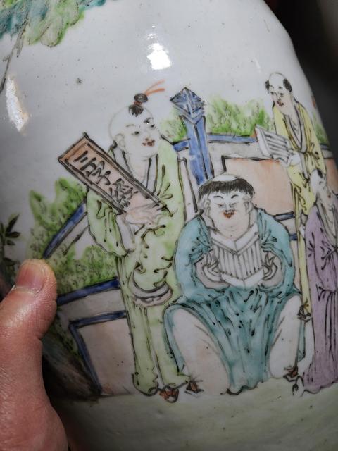 古玩陶瓷淺絳人物雙耳瓶真品鑒賞圖