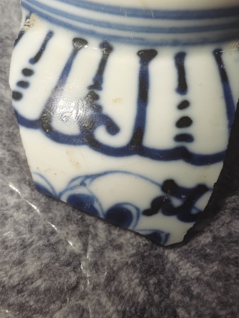 古玩陶瓷花卉紋青花標本真品鑒賞圖
