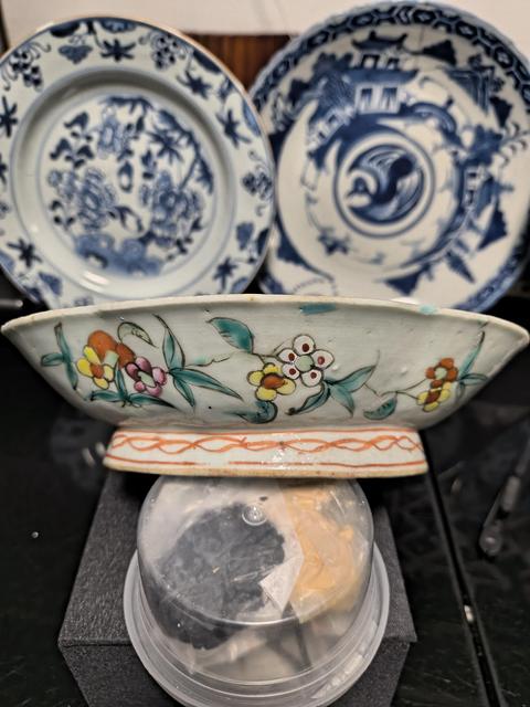 古玩陶瓷晚清粉彩海棠供盤真品鑒賞圖