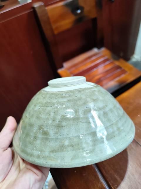 古玩陶瓷龍泉青瓷刻花碗真品鑒賞圖