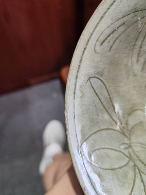 古玩陶瓷龍泉青瓷刻花碗真品鑒賞圖