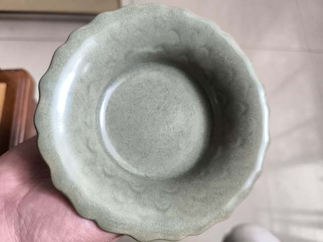 古玩陶瓷龍泉青瓷刻花盤真品鑒賞圖