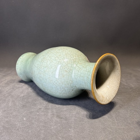 古玩陶瓷清晚期綠哥釉觀音瓶拍賣，當前價格5500元
