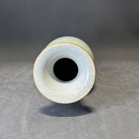 古玩陶瓷清晚期綠哥釉觀音瓶拍賣，當前價格5500元