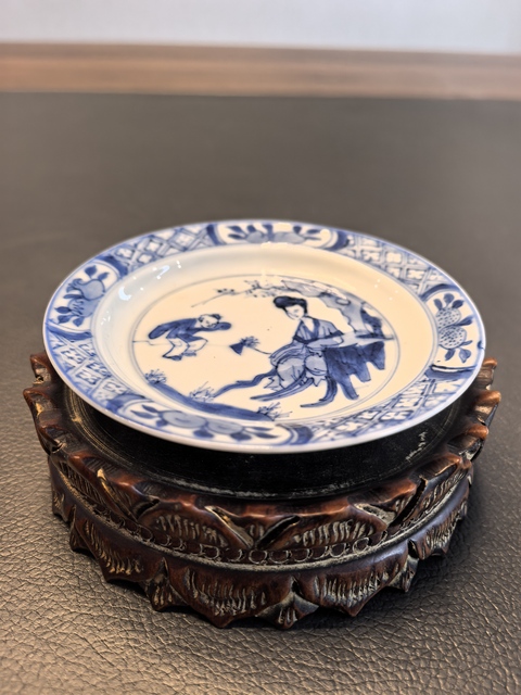 古玩陶瓷大明宣德年製官窯款康熙三娘教子青花人物盤拍賣,當前價格1650元