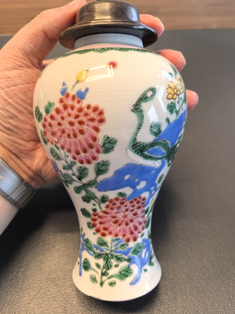 古玩陶瓷雍正粉彩洞石花卉孔雀賞瓶拍賣，當前價格3500元
