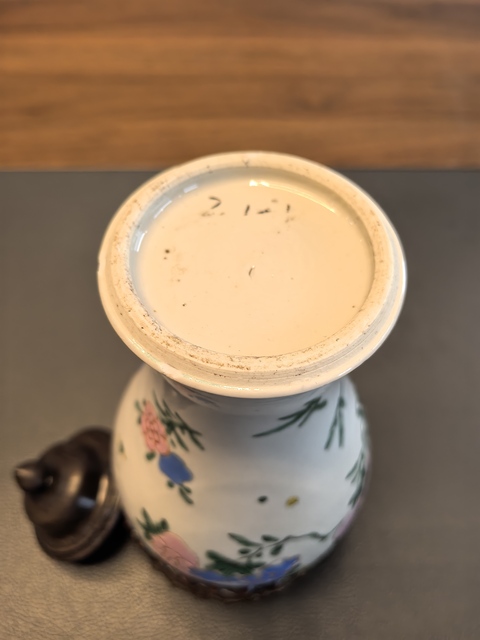 古玩陶瓷雍正粉彩洞石花卉孔雀賞瓶拍賣，當前價格3500元