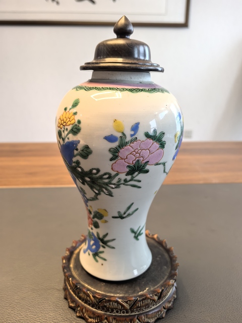 古玩陶瓷雍正粉彩洞石花卉孔雀賞瓶拍賣，當前價格3500元