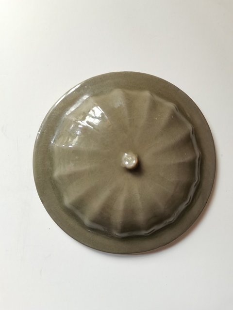 古玩陶瓷龍泉青瓷蓋拍賣,當前價格0元