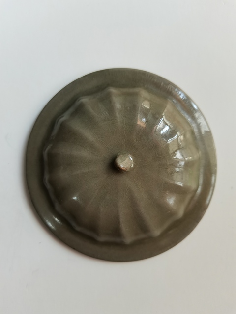 古玩陶瓷龍泉青瓷蓋拍賣,當前價格0元