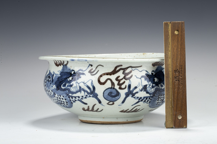 古玩陶瓷清雍乾·青花釉里紅雙龍戲珠紋香爐
真品鑒賞圖
