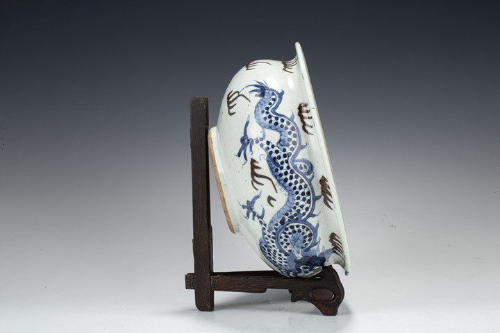 古玩陶瓷清雍乾·青花釉里紅雙龍戲珠紋香爐
真品鑒賞圖