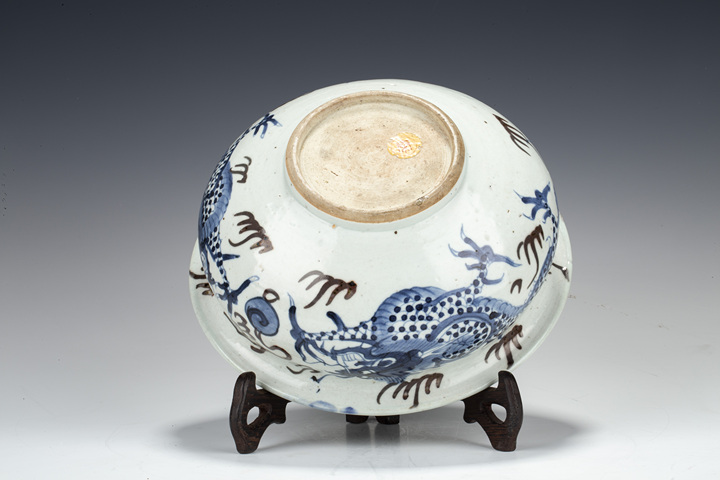 古玩陶瓷清雍乾·青花釉里紅雙龍戲珠紋香爐
真品鑒賞圖