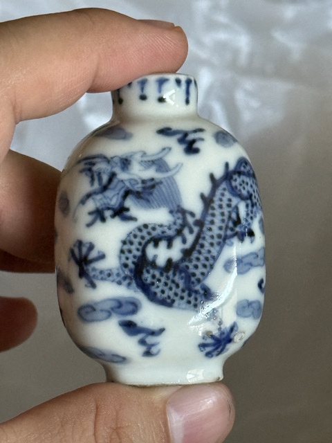 古玩陶瓷晚清·青花云龍紋鼻煙壺真品鑒賞圖