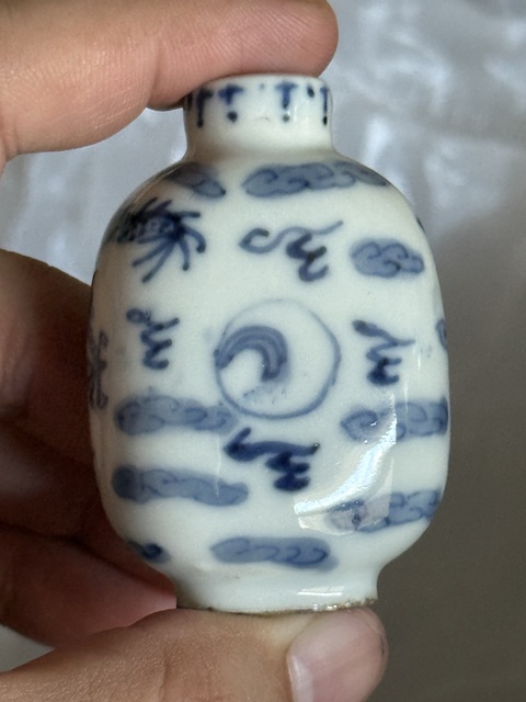 古玩陶瓷晚清·青花云龍紋鼻煙壺真品鑒賞圖