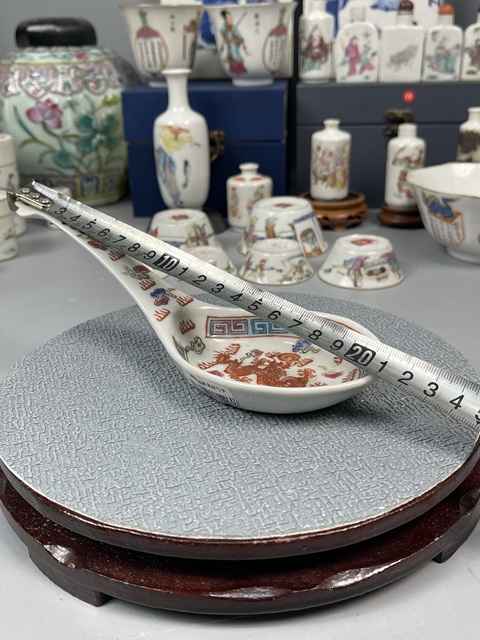 古玩陶瓷粉彩龍紋湯勺真品鑒賞圖