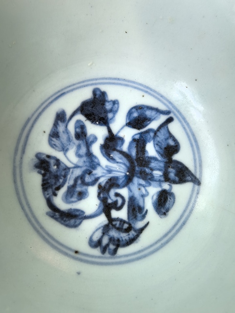 古玩陶瓷花卉紋青花碗真品鑒賞圖