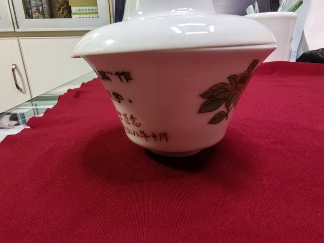 古玩陶瓷貼花蓋杯真品鑒賞圖