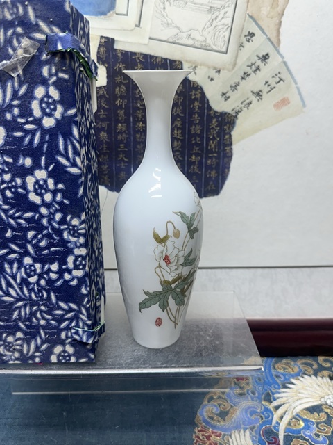 古玩陶瓷70年代精品花卉蛋殼瓷拍賣,當前價格169元