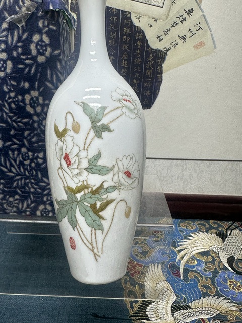 古玩陶瓷70年代精品花卉蛋殼瓷拍賣,當前價格169元