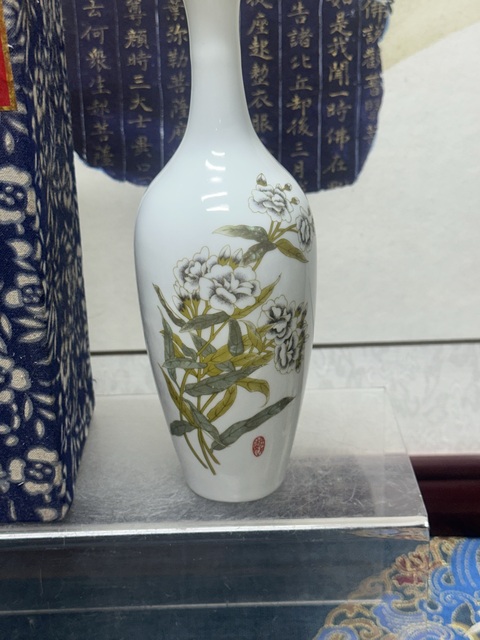 古玩陶瓷70年代精品花卉蛋殼瓷拍賣,當前價格169元