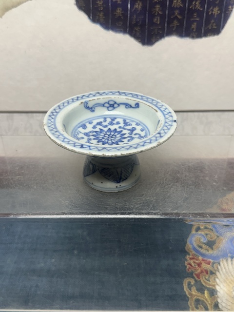 古玩陶瓷清中期青花纏枝紋高足供盤拍賣,當前價格569元