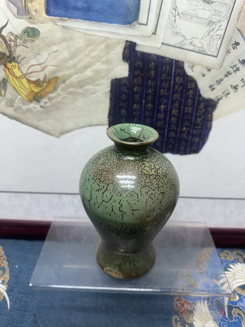 古玩陶瓷567精品綠釉梅瓶拍賣,當前價格98元