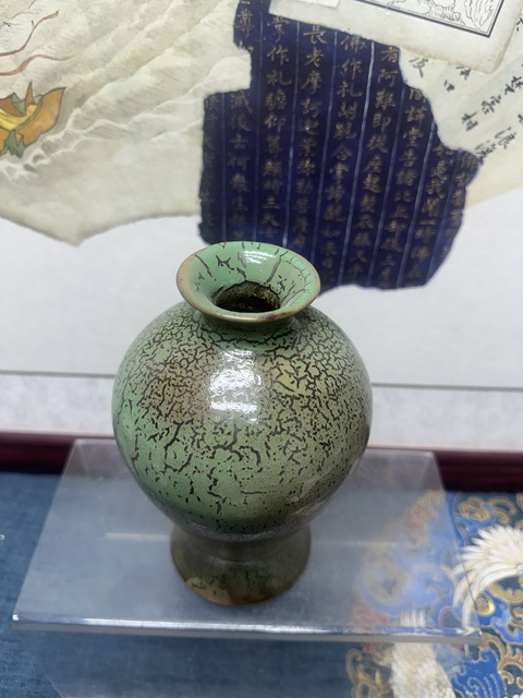 古玩陶瓷567精品綠釉梅瓶拍賣,當前價格98元