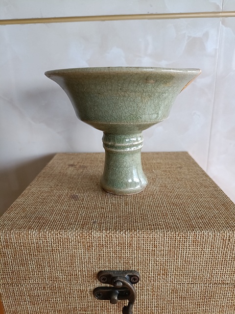 元代精品龍泉青瓷高足杯拍賣，當前價格598元