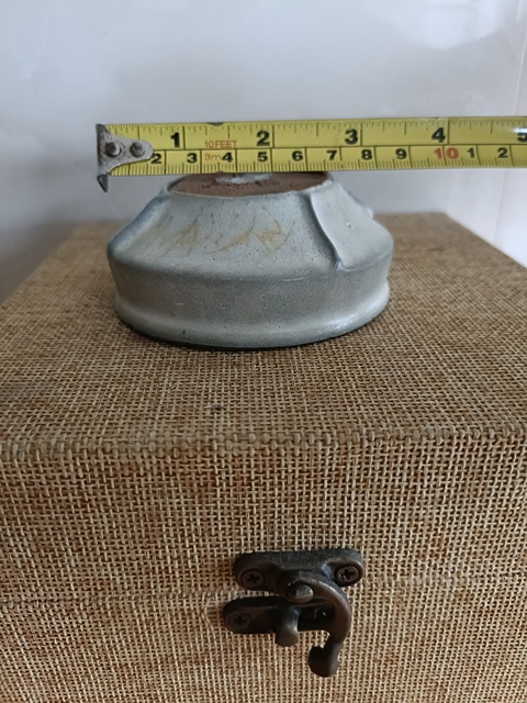 古玩陶瓷館藏級南宋龍泉“官窯”花尊底座拍賣，當前價格9980元