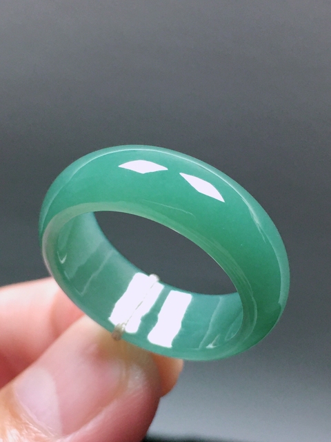 古玩玉器天然翡翠戒指圈(帶翡翠鑒定證書)拍賣,當前價格580元