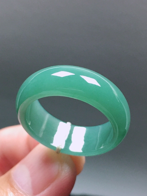 古玩玉器天然翡翠戒指圈(帶翡翠鑒定證書)拍賣,當前價格580元