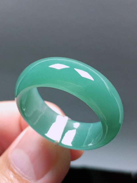 古玩玉器天然翡翠戒指圈(帶翡翠鑒定證書)拍賣,當前價格580元