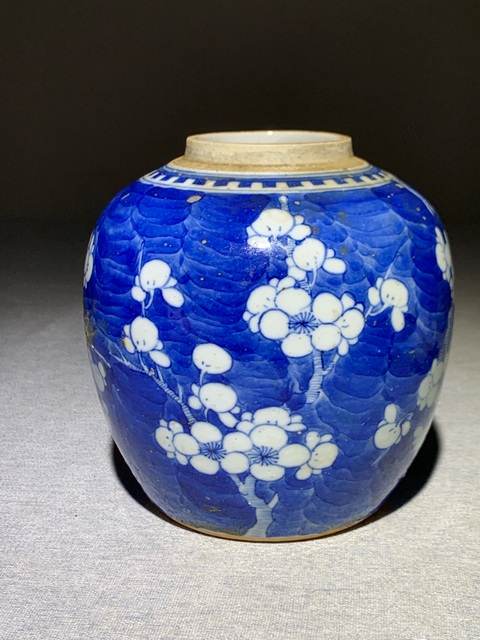 古玩陶瓷清·光緒沙口青花留白冰梅紋罐拍賣，當前價格1888元
