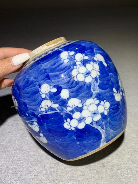 古玩陶瓷清·光緒沙口青花留白冰梅紋罐拍賣，當前價格1888元