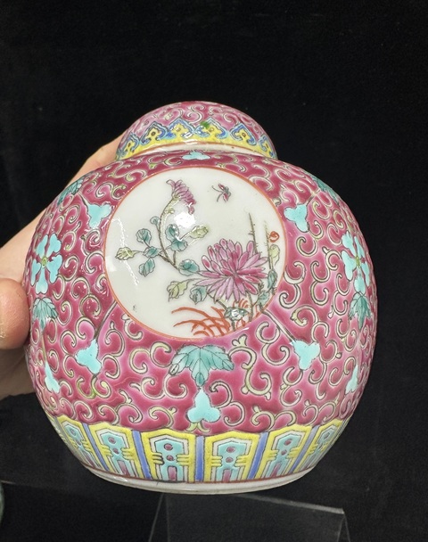 古玩陶瓷胭脂地粉彩開窗花卉紋蓋罐拍賣,當(dāng)前價格2500元
