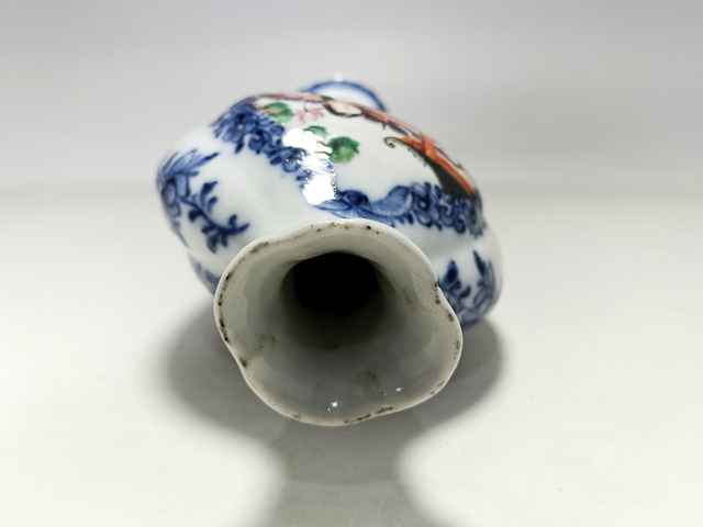 古玩陶瓷清乾隆·青花粉彩人物故事紋海棠瓶真品鑒賞圖