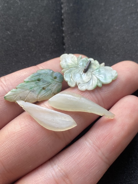 古玩玉器（隨拍）清代翠玉花飾一組拍賣，當前價格168元
