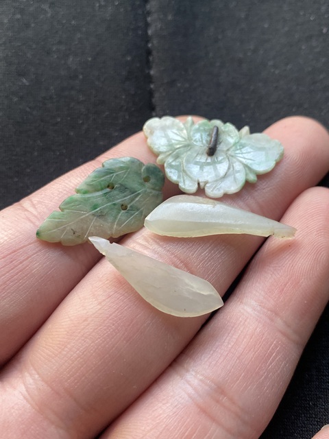 古玩玉器（隨拍）清代翠玉花飾一組拍賣，當前價格168元
