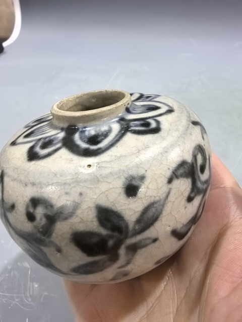 古玩陶瓷青花纏枝花卉紋水盂真品鑒賞圖