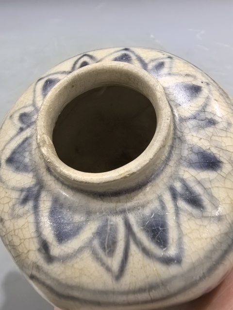 古玩陶瓷青花花卉紋罐真品鑒賞圖